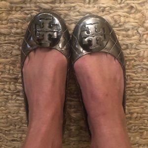 Tory Burch Reva silver quilted ballet flats 7.5